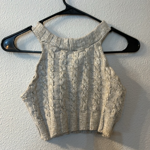 No brand or size sweater tank fits like a XXS - Picture 2 of 3
